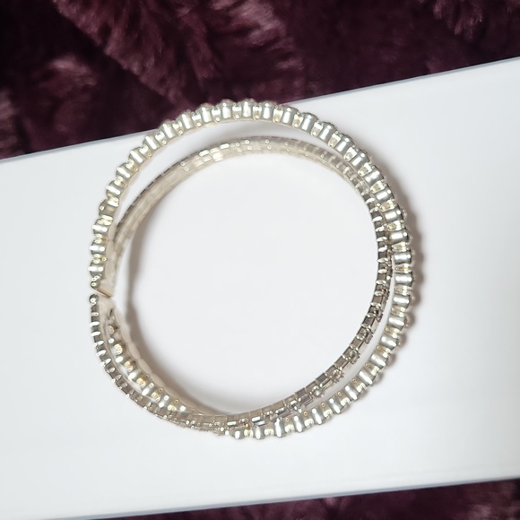 Exquisite Criss-cross Rhinestone Bracelet! - Picture 7 of 9